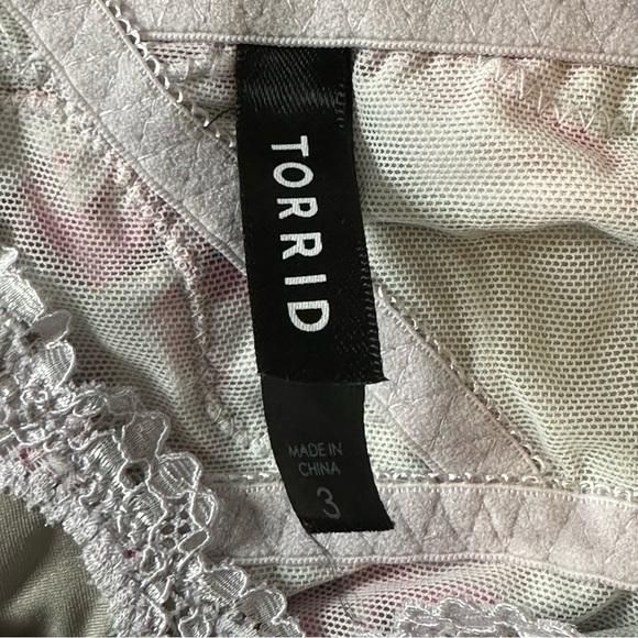 Torrid Gray & Pink Floral Microfiber Lace Bralette Wireless Bra Plus Size 3 3 - Picture 6 of 7